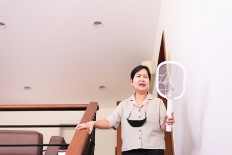 A woman is ready to kill the mosquito